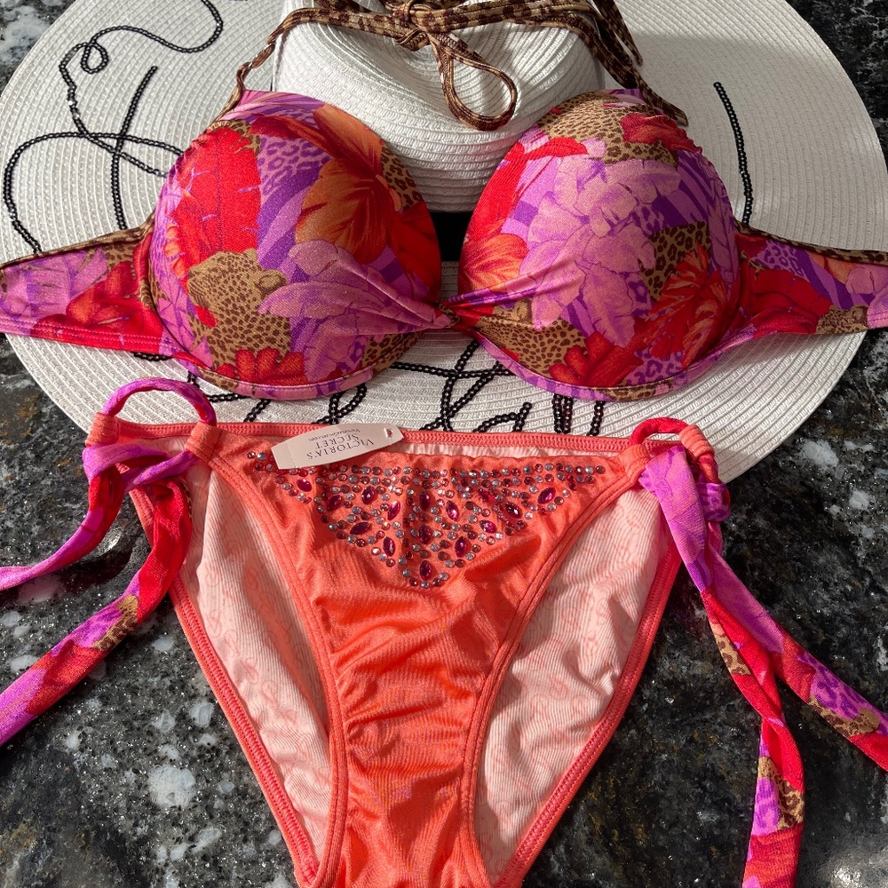 Victoria’s secret’s bikini set vintage rare 34DD and S matching bottoms
